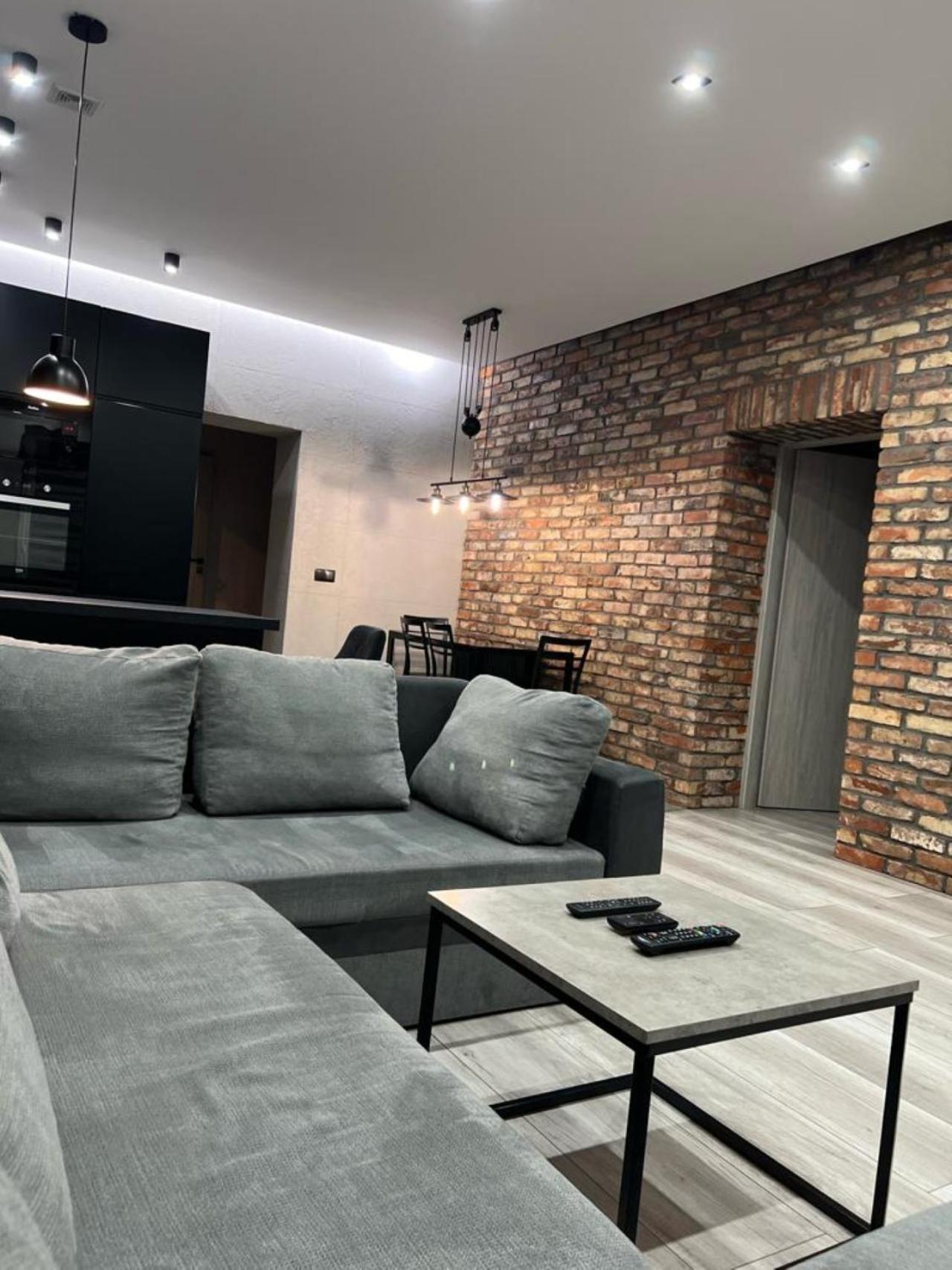 Raciborska Royal Apartment - Miejsce Parkingowe Na Parkingu Strzezonym グリヴィツェ エクステリア 写真