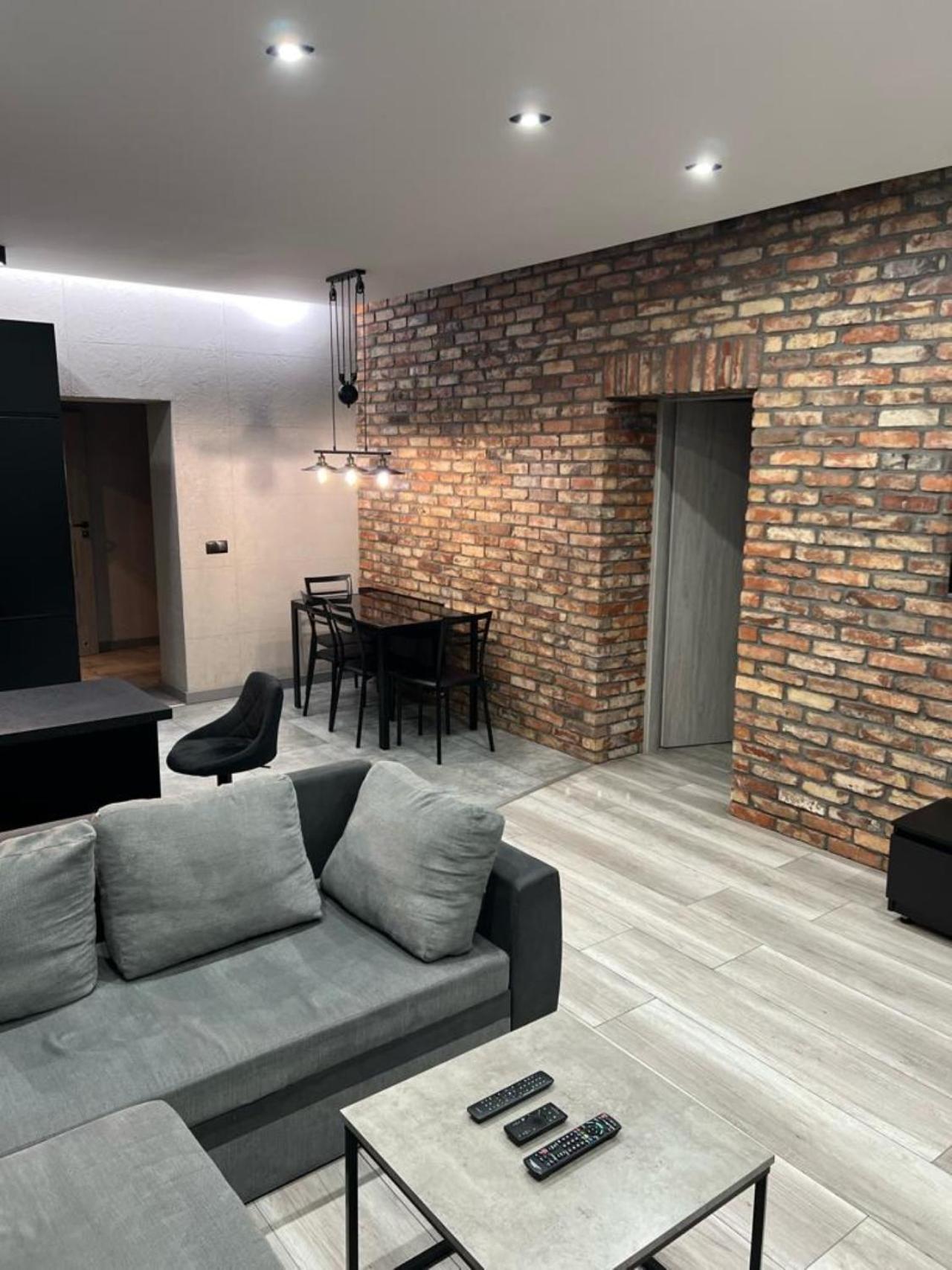 Raciborska Royal Apartment - Miejsce Parkingowe Na Parkingu Strzezonym グリヴィツェ エクステリア 写真