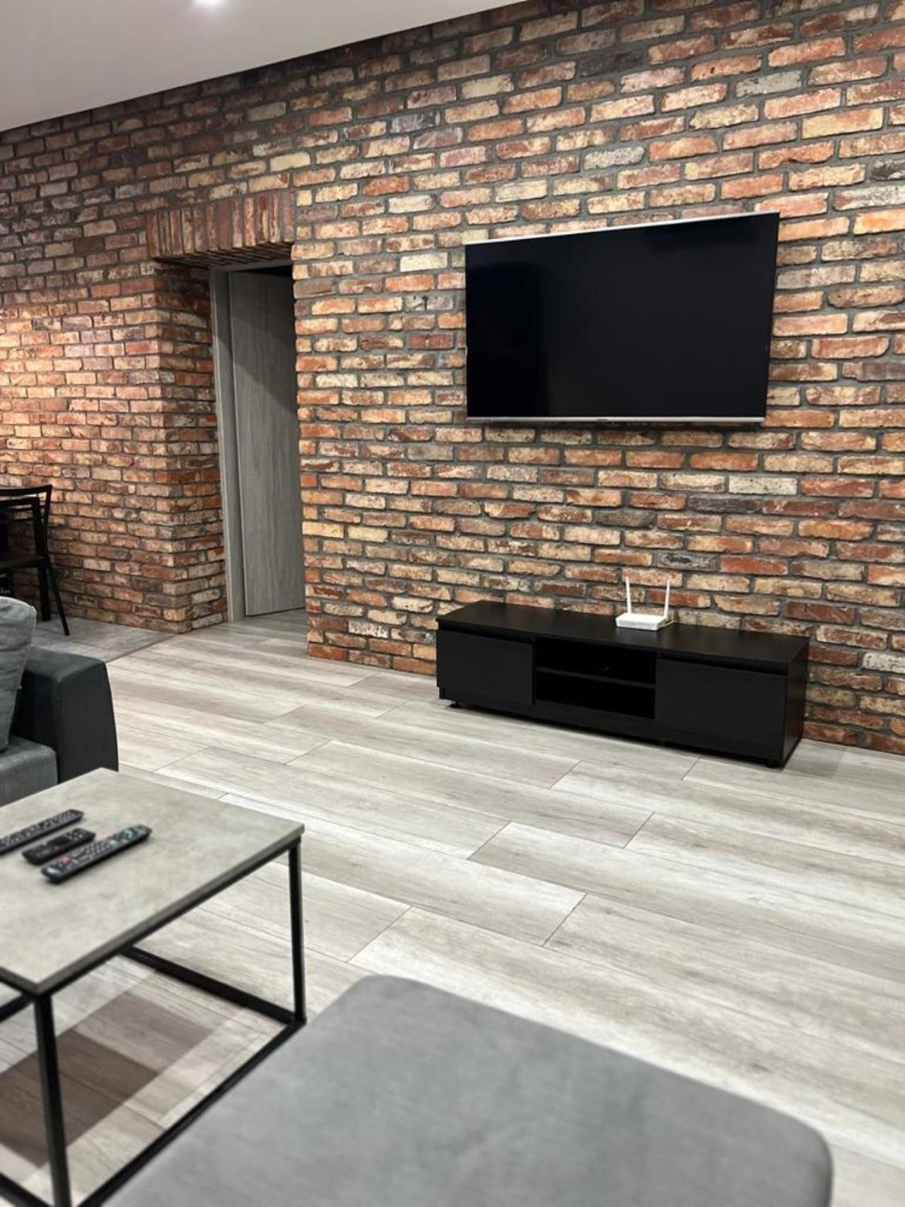 Raciborska Royal Apartment - Miejsce Parkingowe Na Parkingu Strzezonym グリヴィツェ エクステリア 写真